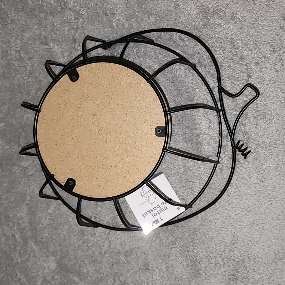 Black Metal Wire Fruit Basket - Picture 4 of 5